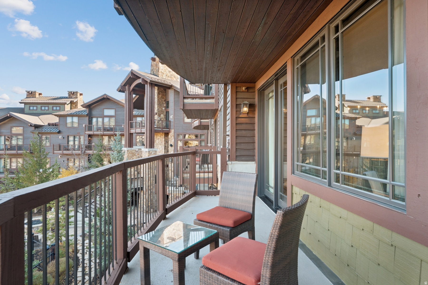 DAKOTA MOUNTAIN LODGE - Residential