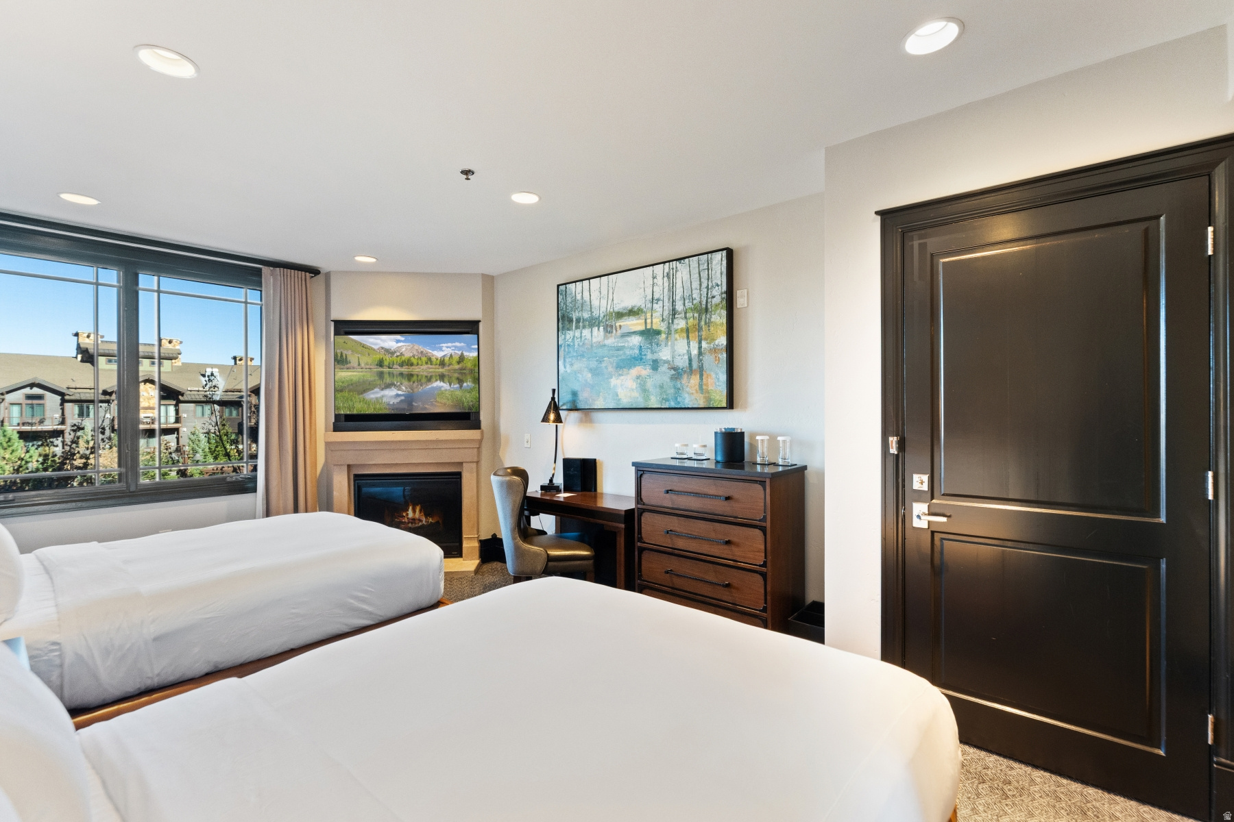 DAKOTA MOUNTAIN LODGE - Residential