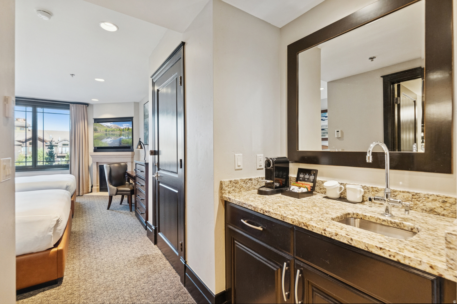 DAKOTA MOUNTAIN LODGE - Residential