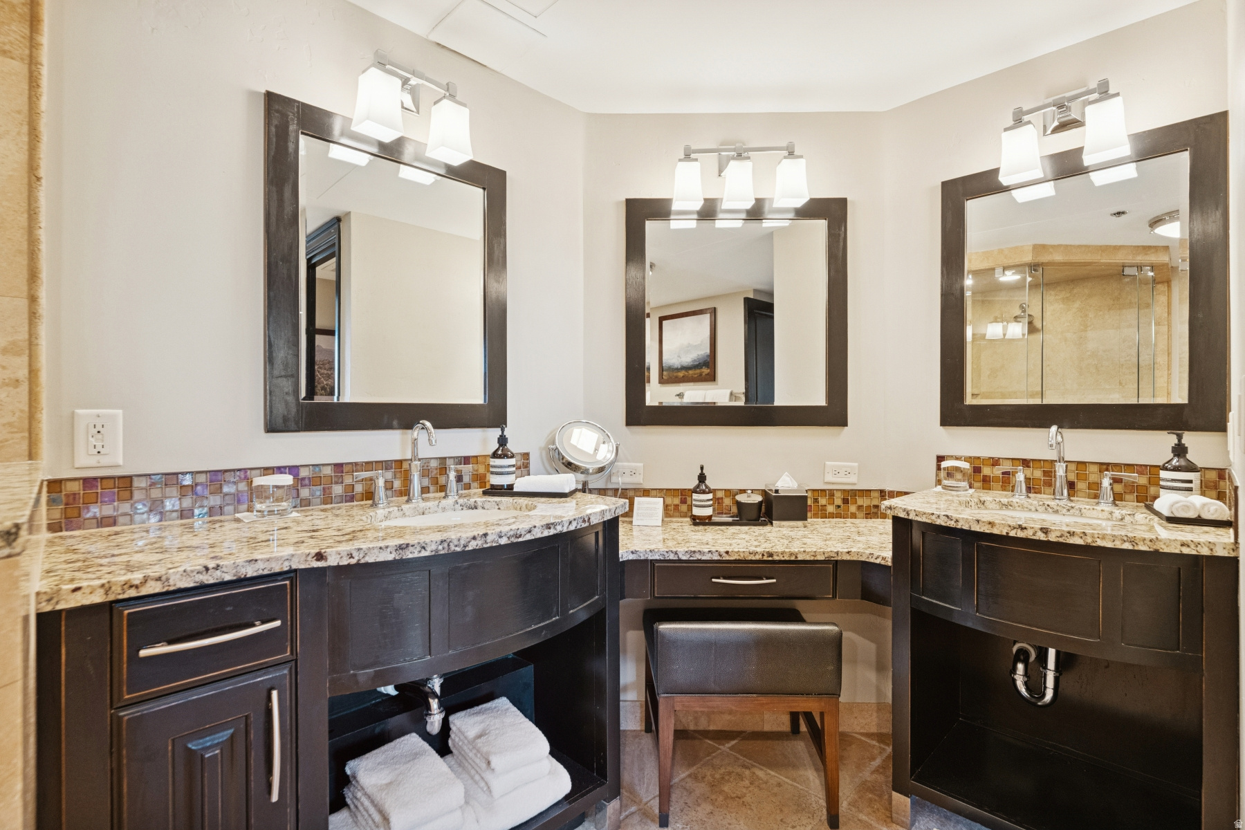 DAKOTA MOUNTAIN LODGE - Residential