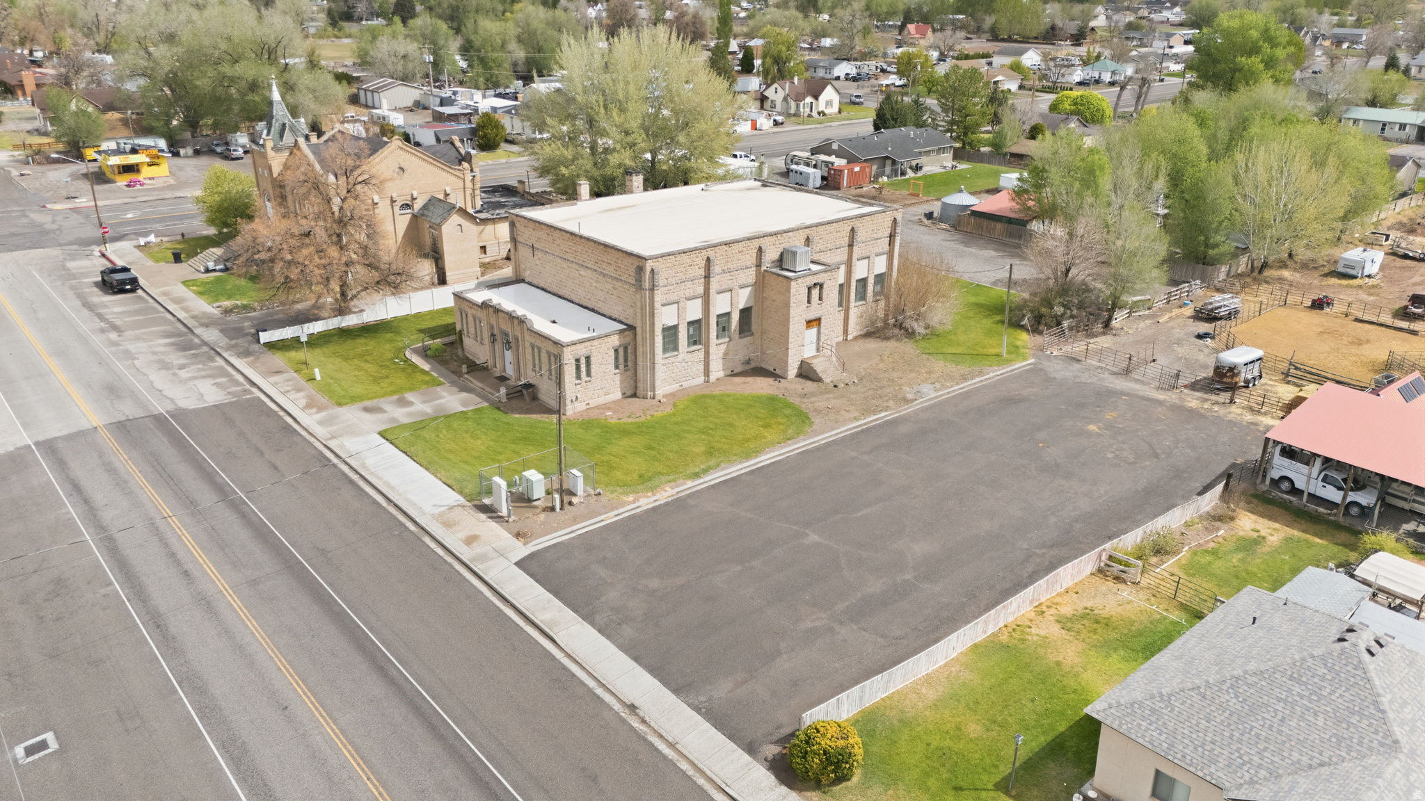 Main image without alt text