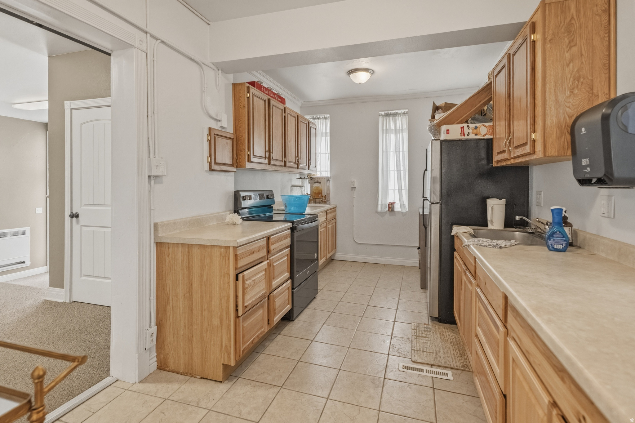 Main image without alt text