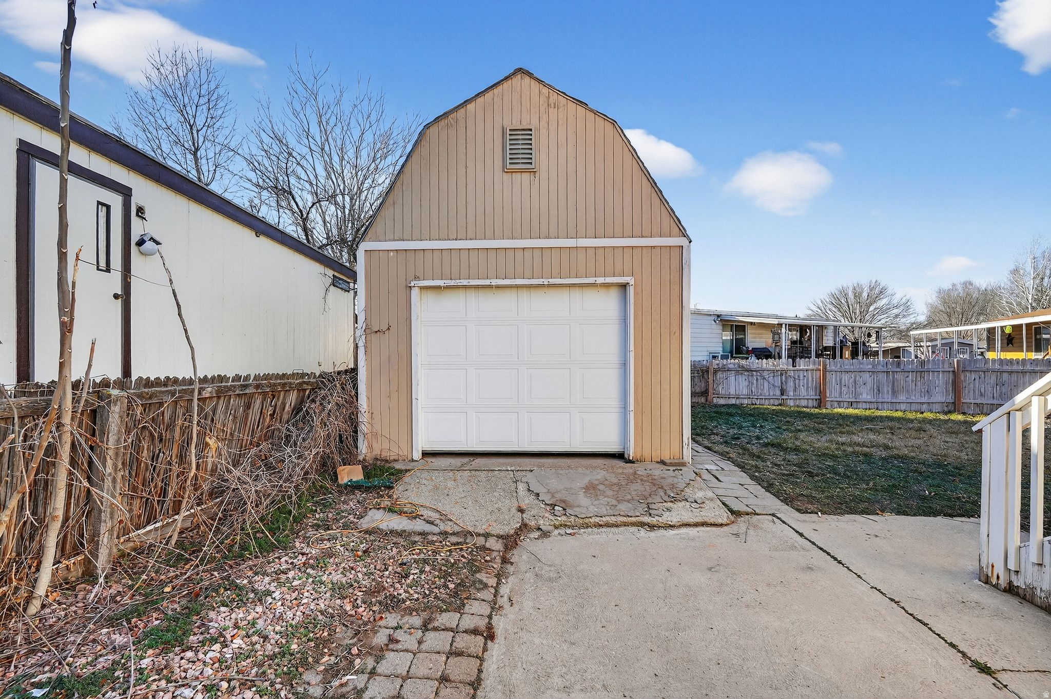 CAMELOT - Residential