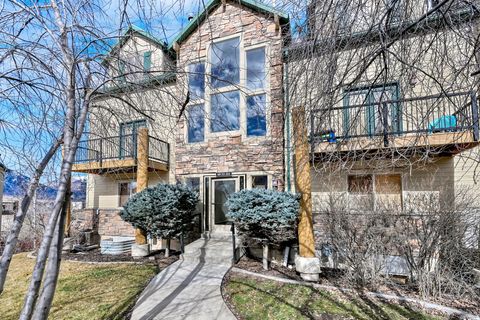 Photo of 3555 N FOX RUN E #304, Eden, UT 84310 (MLS # 2147253)