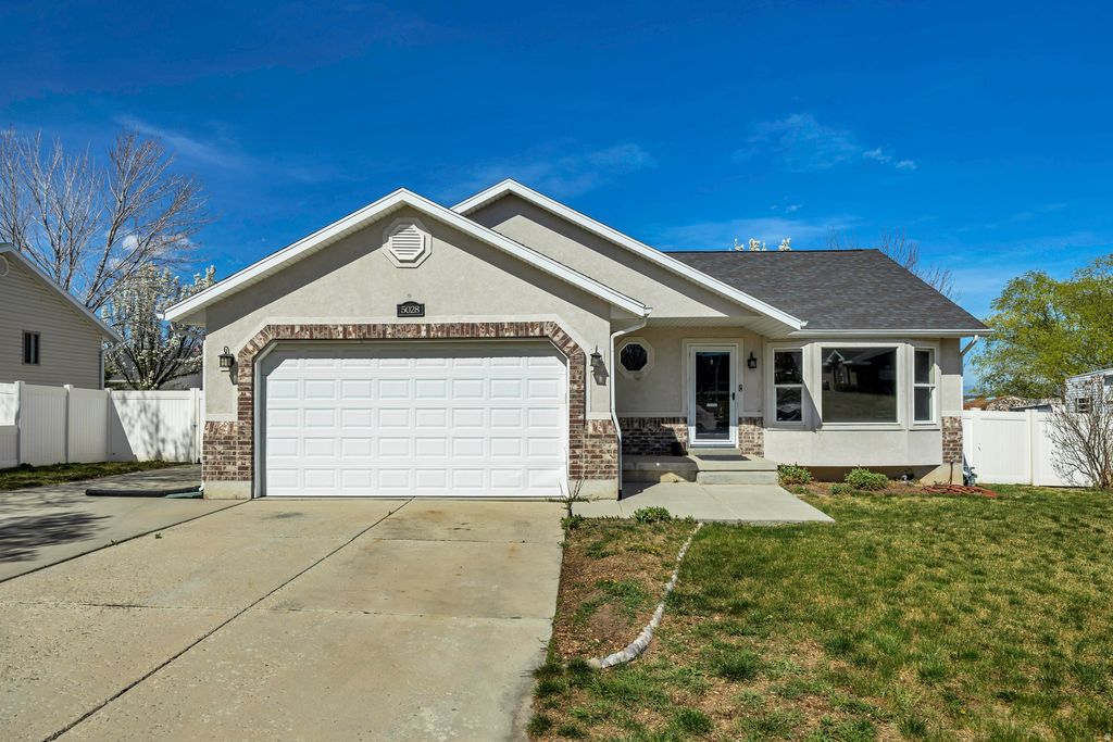 Photo of 5028 W GRAND VIEW PEAK DR S, Riverton, UT 84096 (MLS # 2146504)