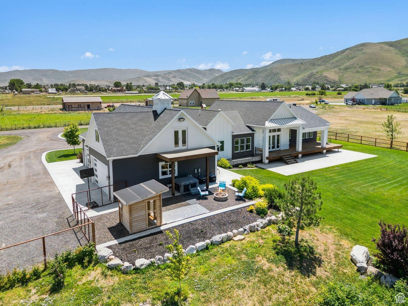 THREE FARMS ESTATES - Residential