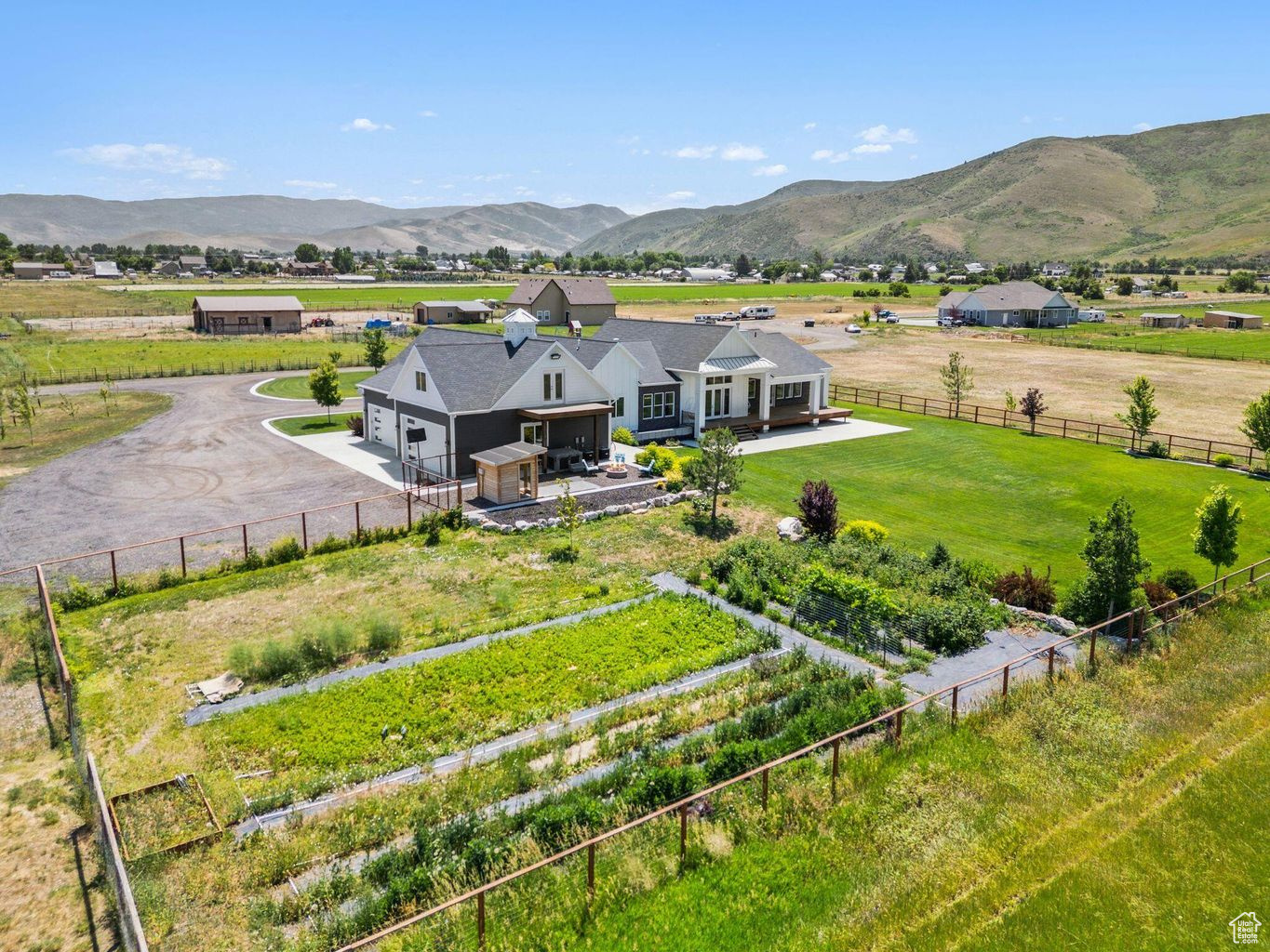 THREE FARMS ESTATES - Residential