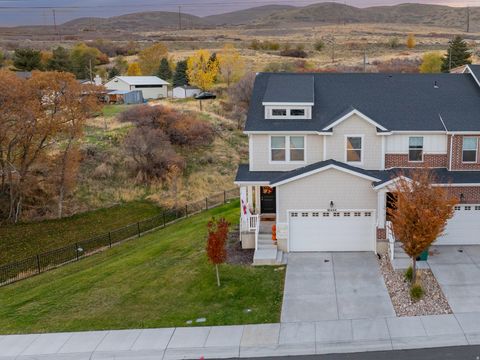Photo of 16444 S BULL SPRINGS LN, Bluffdale, UT 84065 (MLS # 2121765)