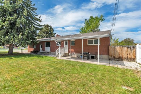 Tiny photo for 8947 S 500 E, Sandy, UT 84070 (MLS # 2154176)