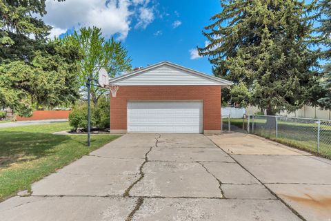 Tiny photo for 8947 S 500 E, Sandy, UT 84070 (MLS # 2154176)