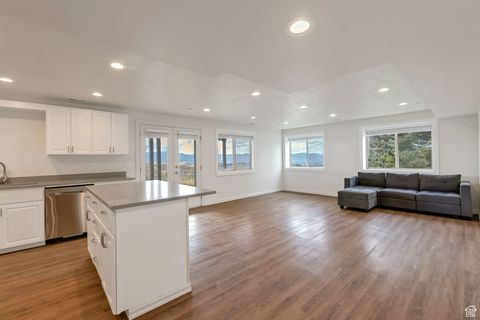 Tiny photo for 1871 E VISTA RIDGE CT, Draper (UT Cnty), UT 84020 (MLS # 2117928)