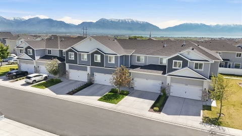 Townhouse For Sale - 7228 N Clover Leaf Ln<br/> Eagle Mountain, UT 84005