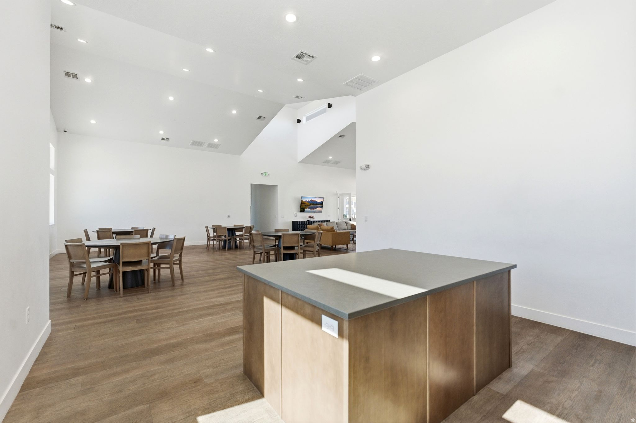 MOUNTAIN RIDGE - Residential