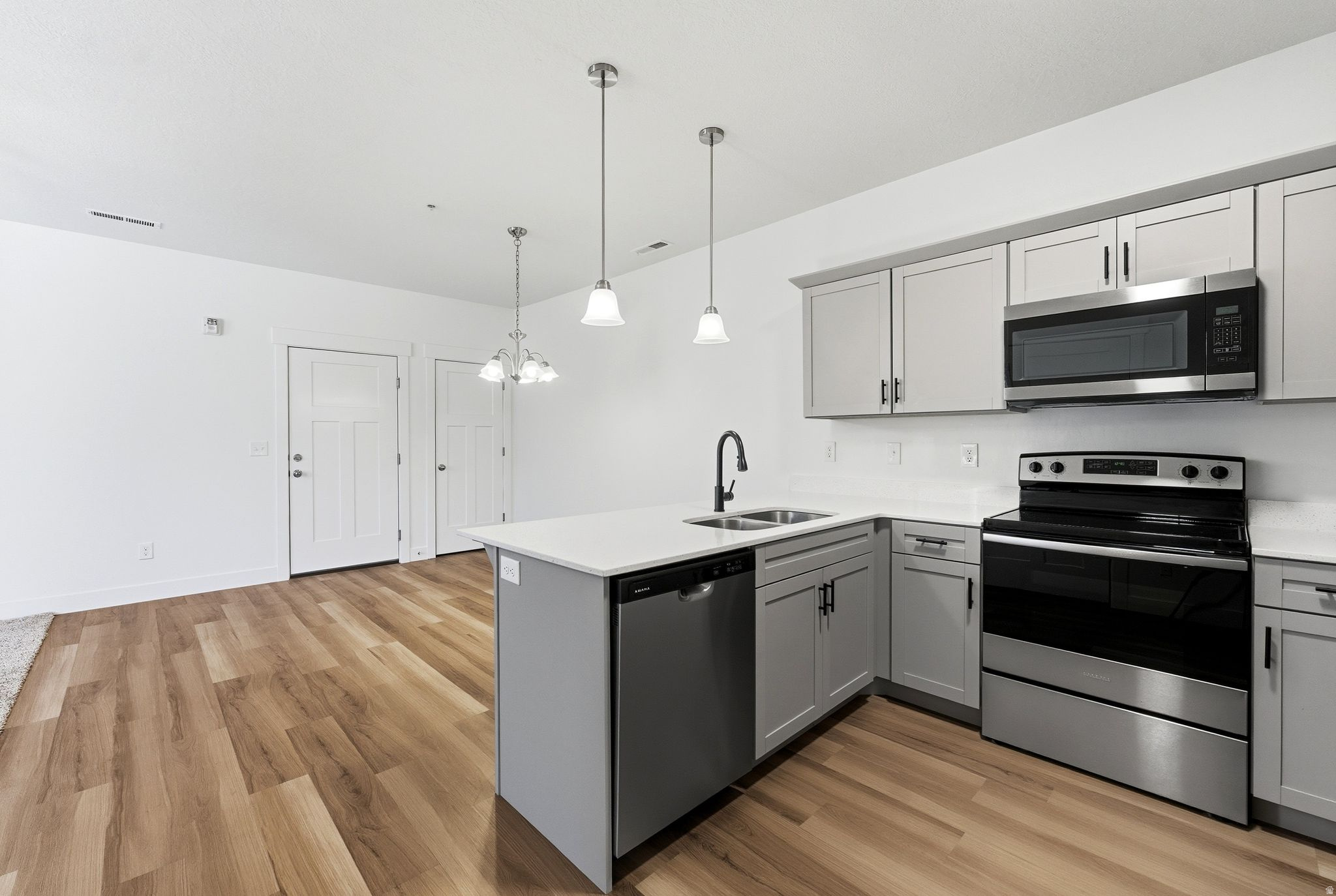 MOUNTAIN RIDGE - Residential