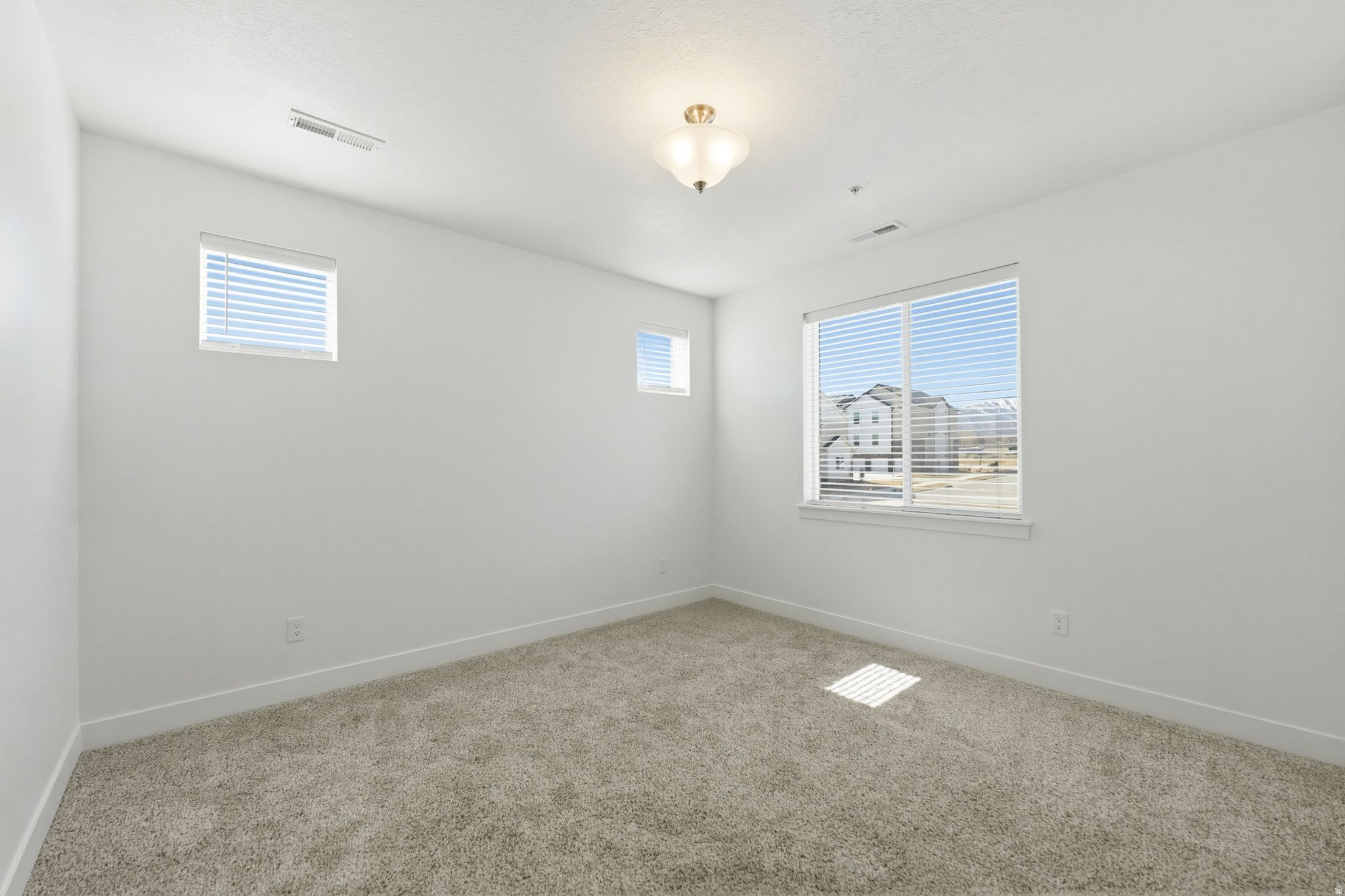 MOUNTAIN RIDGE - Residential