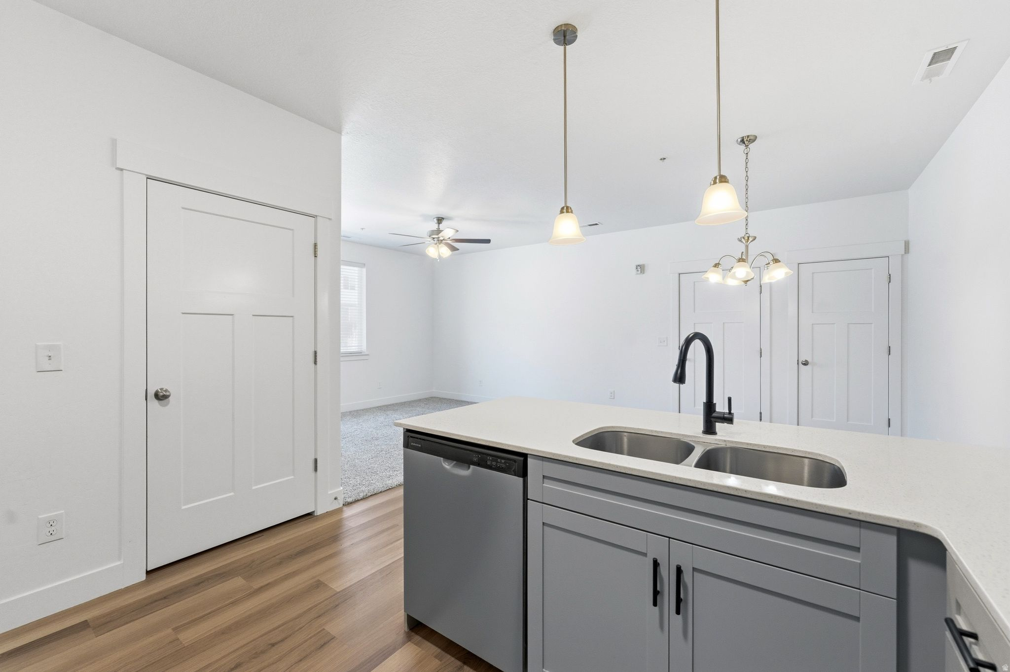 MOUNTAIN RIDGE - Residential