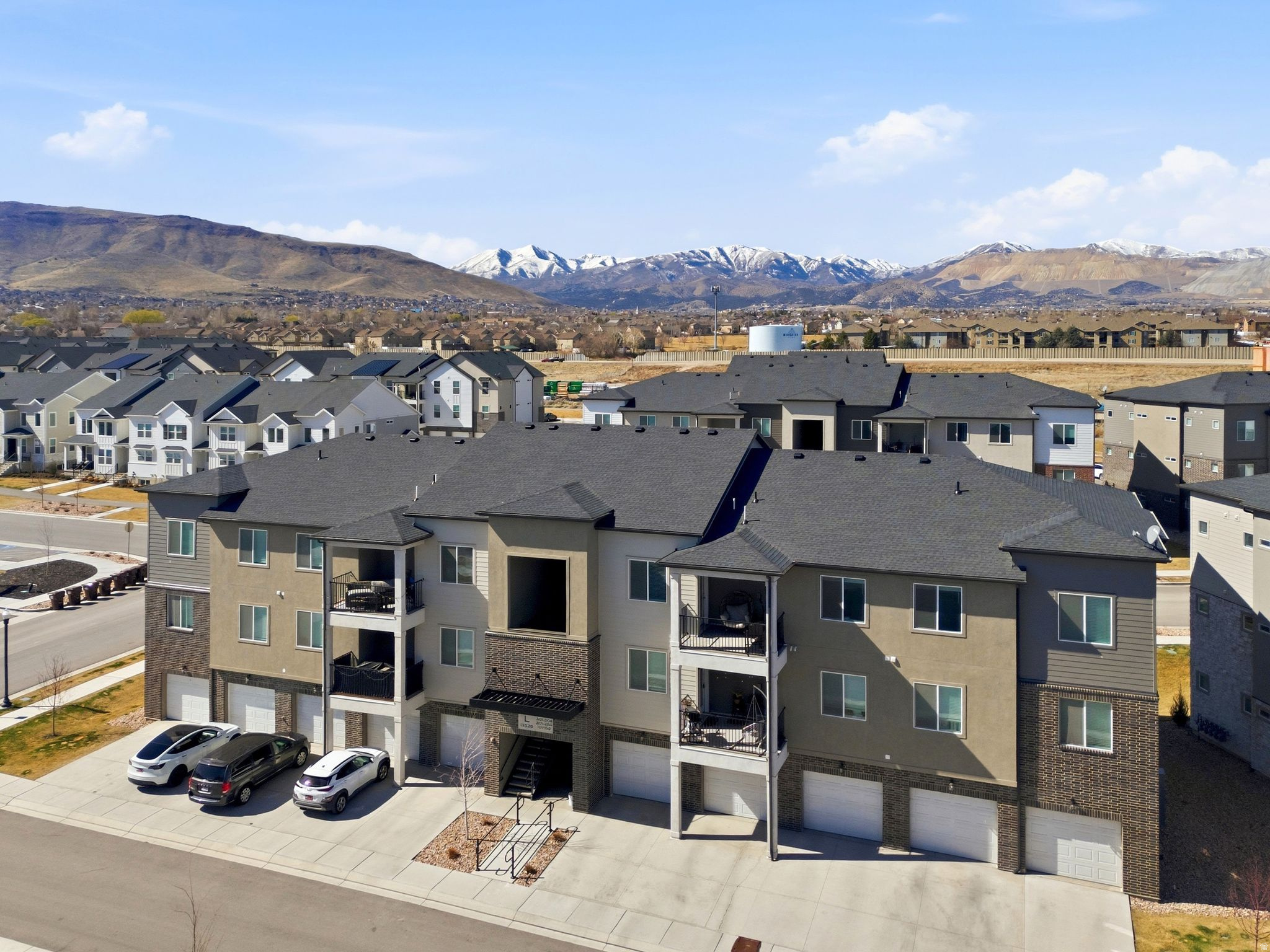 MOUNTAIN RIDGE - Residential