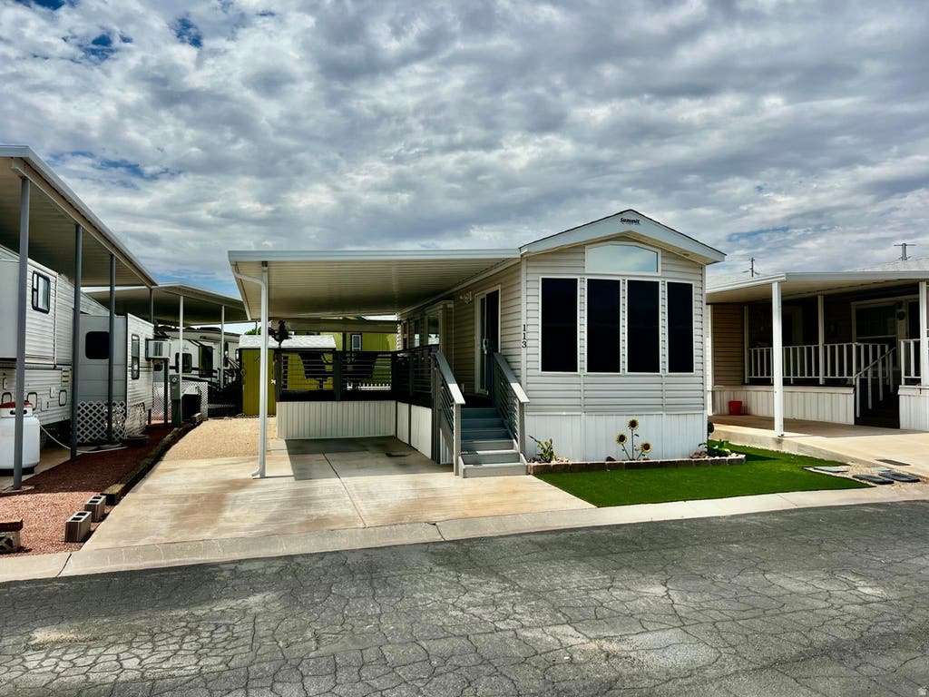 Photo of 448 E TELEGRAPH ST #113, Washington, UT 84780 (MLS # 2180381)
