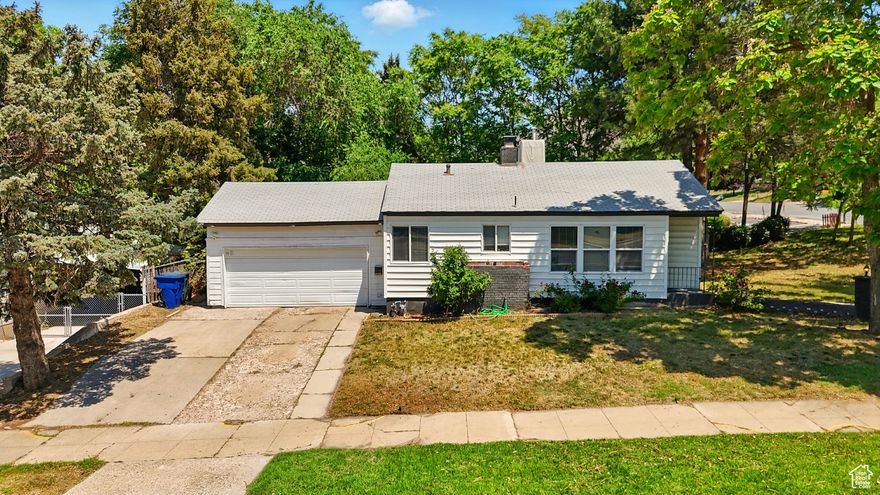 Fantastic East bench home that features 5 bedrooms, 2 bathrooms, 2 family rooms and an open layout that you'll absolutely love. This charming home is on a corner lot, so you'll have more space in the yard and incredible mountain views. Just minutes away from schools, grocery shopping, hiking trails and a coffee shop down the street. This home has been tremendously cared for, come see it for yourselves. Home is not vacant, please give 24 hour notice for showing requests.