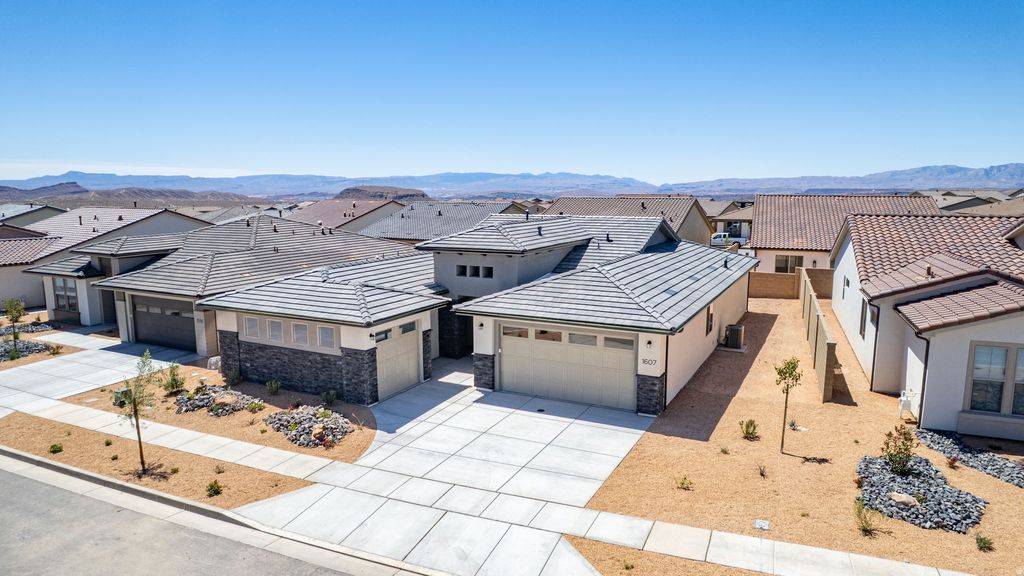 Photo of 1607 N DAYLIGHT ST #134, Washington, UT 84780 (MLS # 2172028)