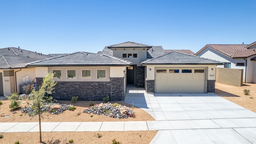 Photo of 1607 N DAYLIGHT ST #134, Washington, UT 84780 (MLS # 2172028)