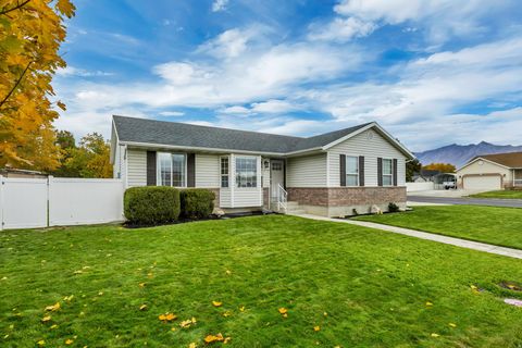 Photo of 975 E 2125 N, Lehi, UT 84043 (MLS # 2119970) Photo of 975 E 2125 N, Lehi, UT 84043 (MLS # 2119970)