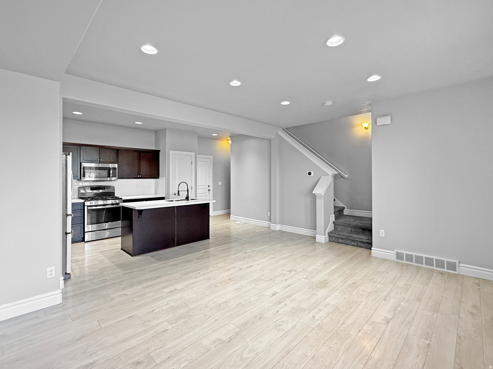 YALECREST - Residential