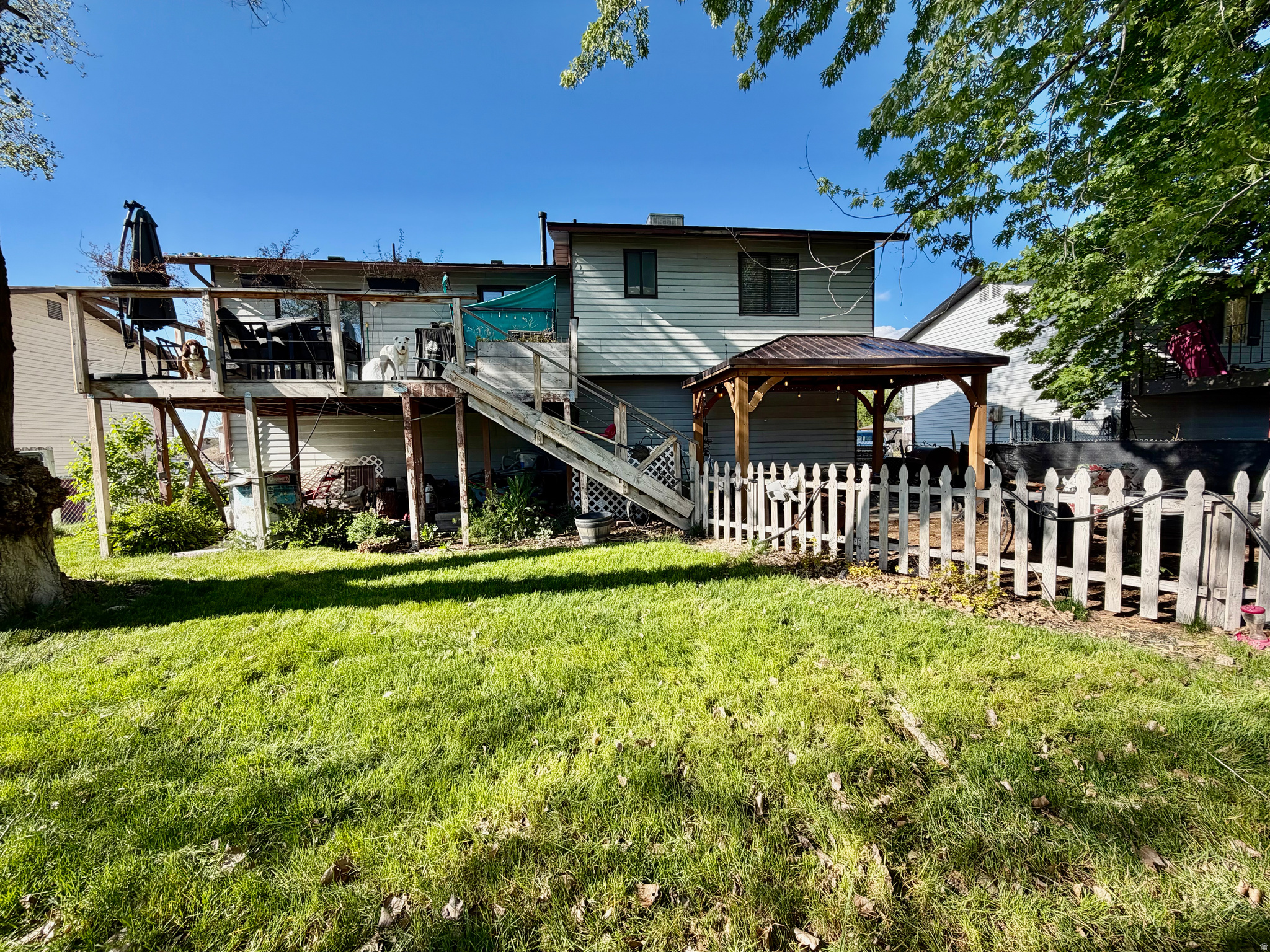 Main image without alt text