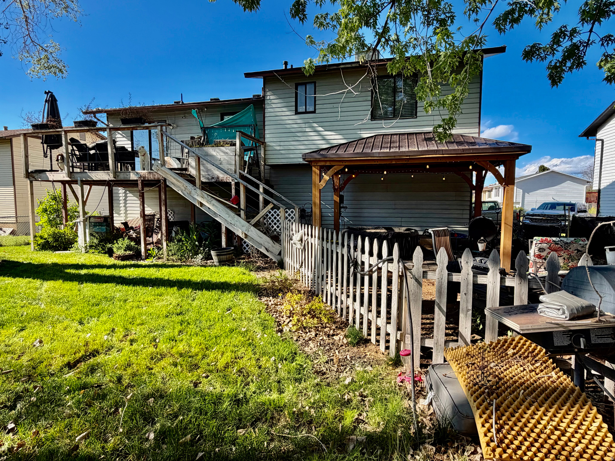 Main image without alt text