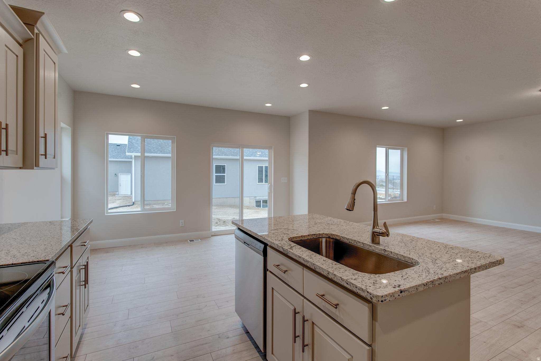 SUMMIT RIDGE THE HILLS - Residential