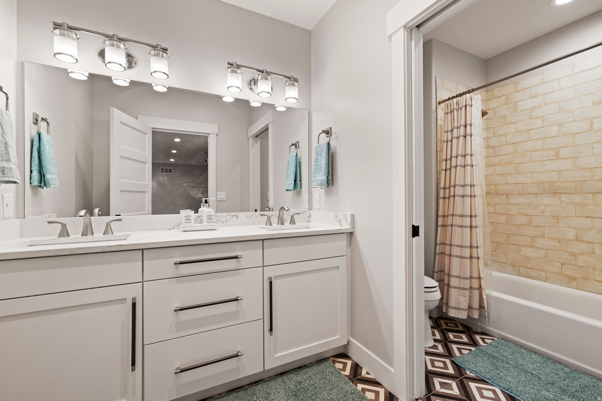 OAKRIDGE COVE - Residential