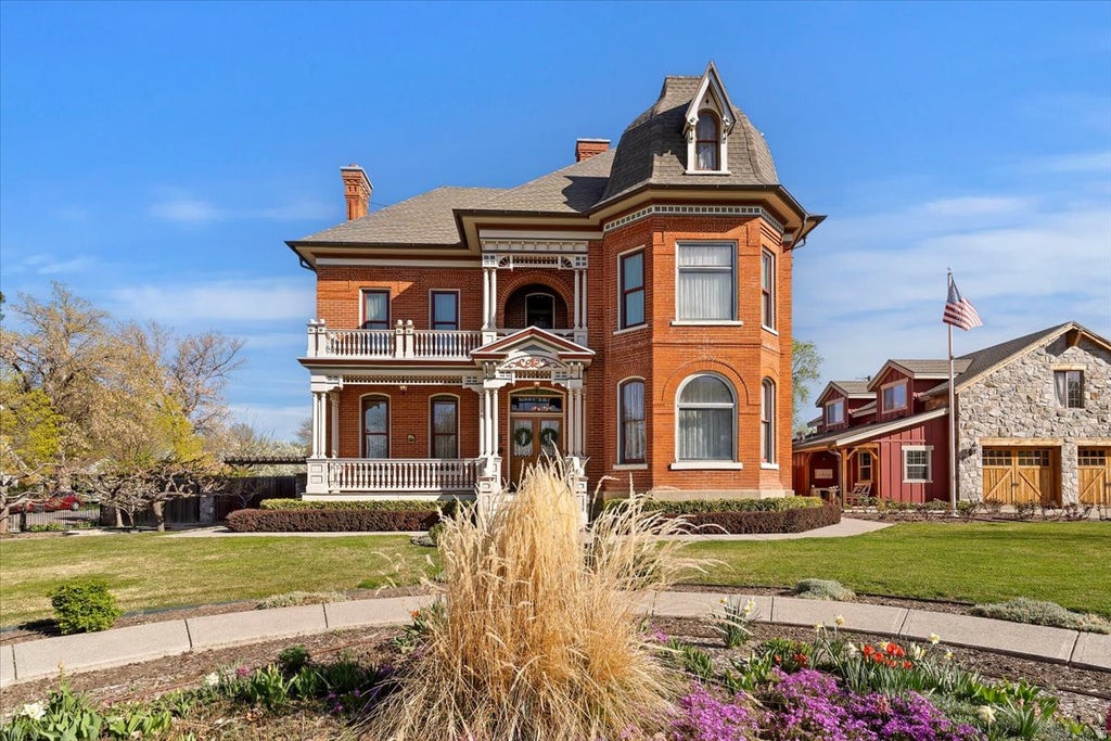 Photo of 42 W CENTER ST, Kaysville, UT 84037 (MLS # 2185067)