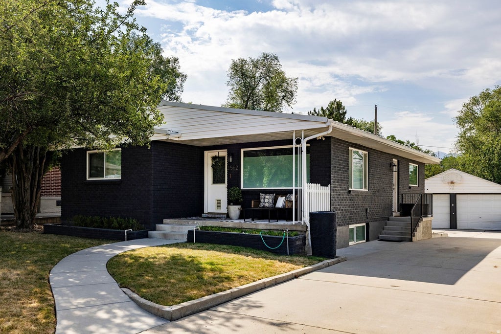 Photo of 2562 E 3210 S, Salt Lake City, UT 84109 (MLS # 2179720)