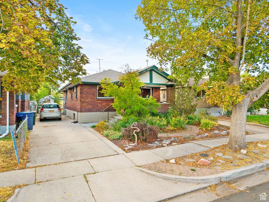 Opportunity to live in sought after Salt Lake location.  Amazing community feel.  Close to everything like shopping, restaurants, parks, and freeway access.  Big open porch for relaxing and enjoying the evening.  Tons of storage space in basement.  Kitchen has stainless steel appliances, plenty of cabinets, and hard surface countertops.