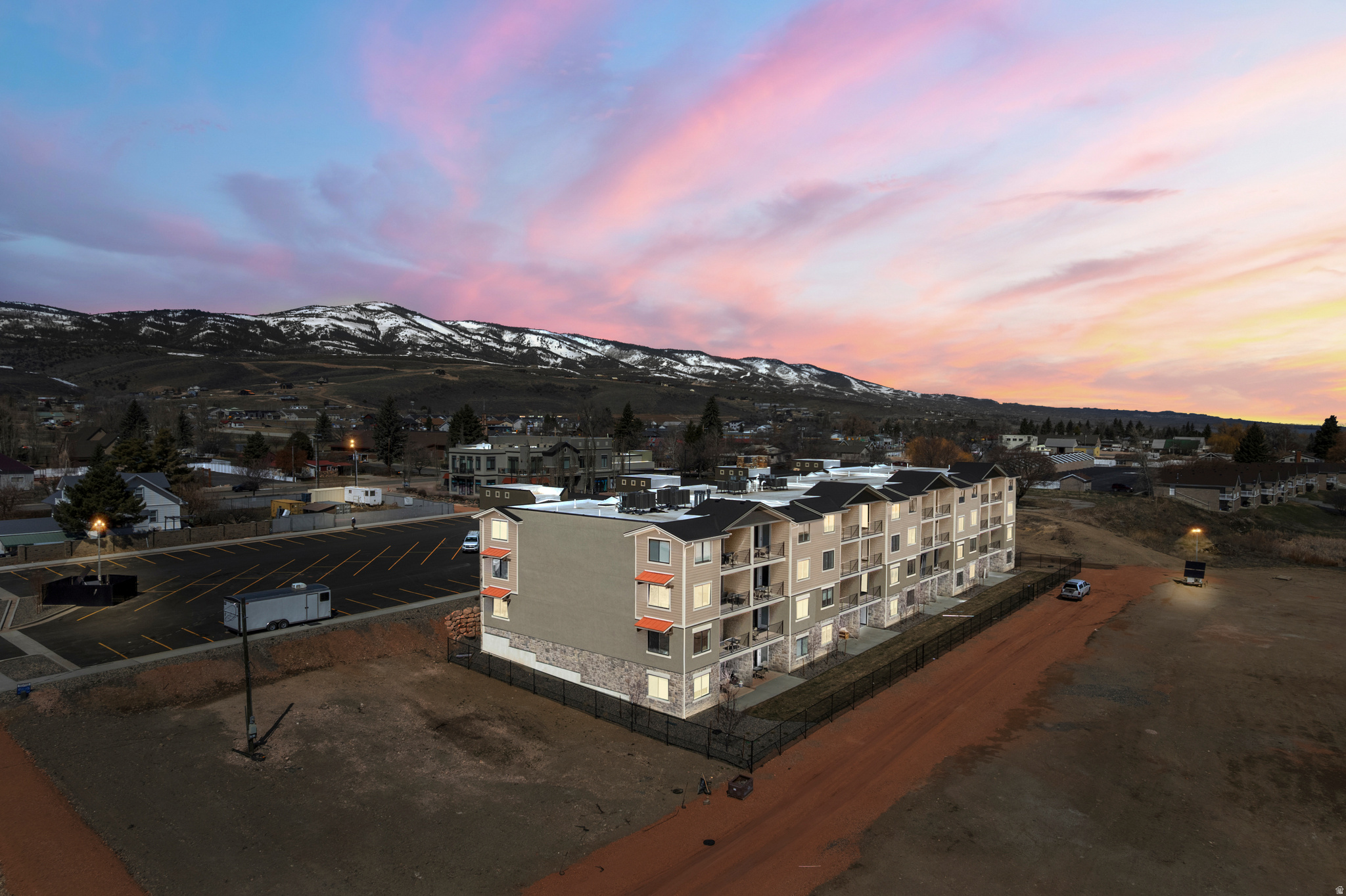 GARDEN CITY LAKE RESIDENCES - Residential