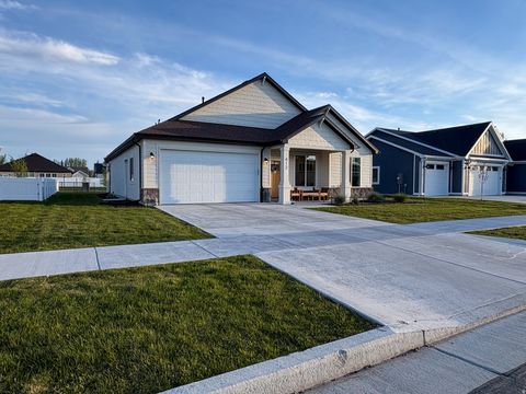 Photo of 412 W 3025 S, Nibley, UT 84321 (MLS # 2155351)