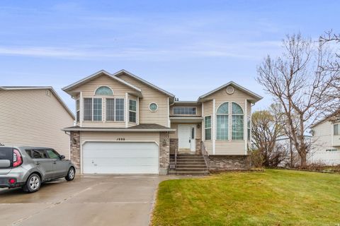 Homes For Sale - 1998 S 1600<br/> Woods Cross, UT 84087