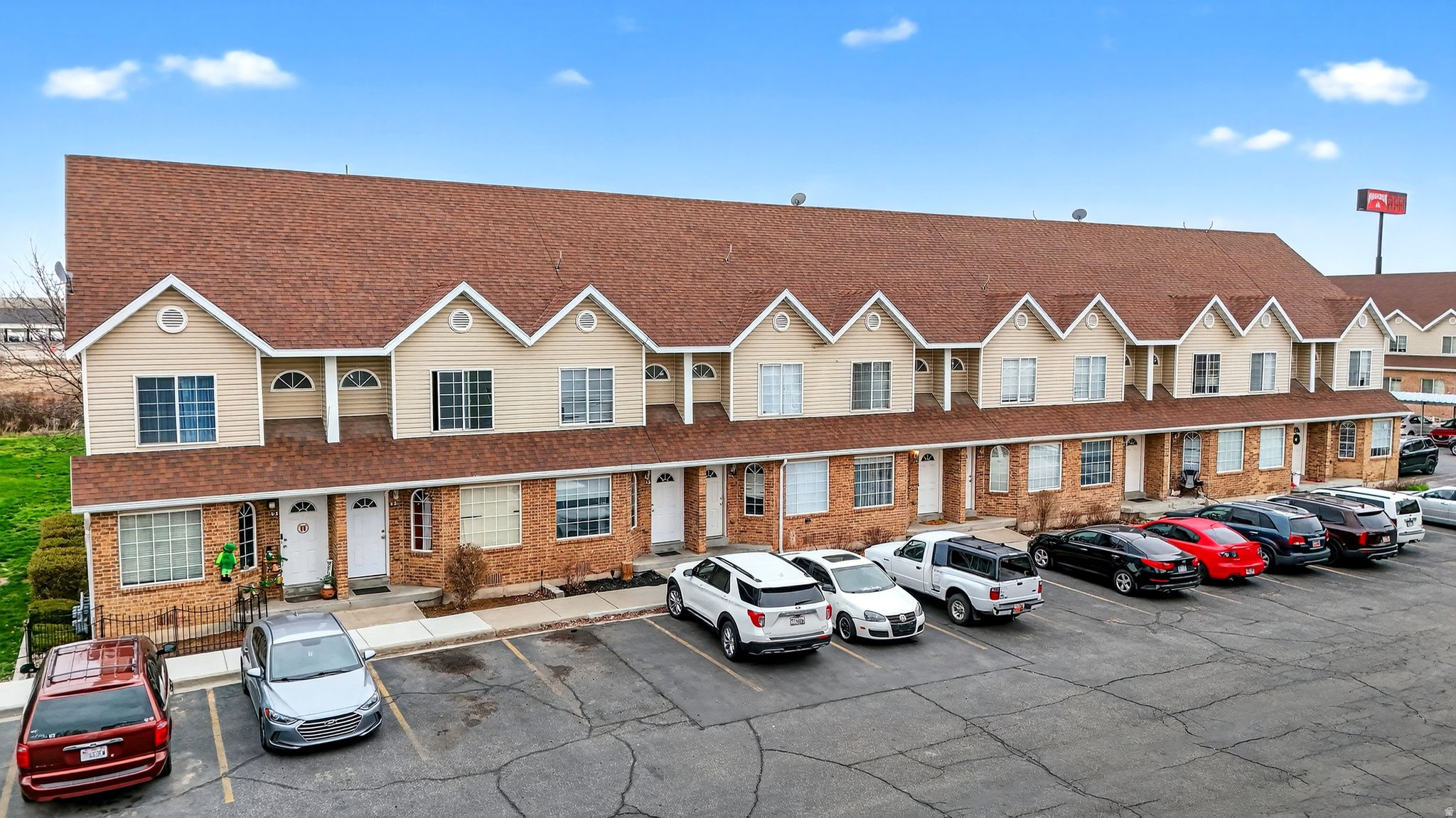 TOWNHOUSE ESTATES - Residential Income