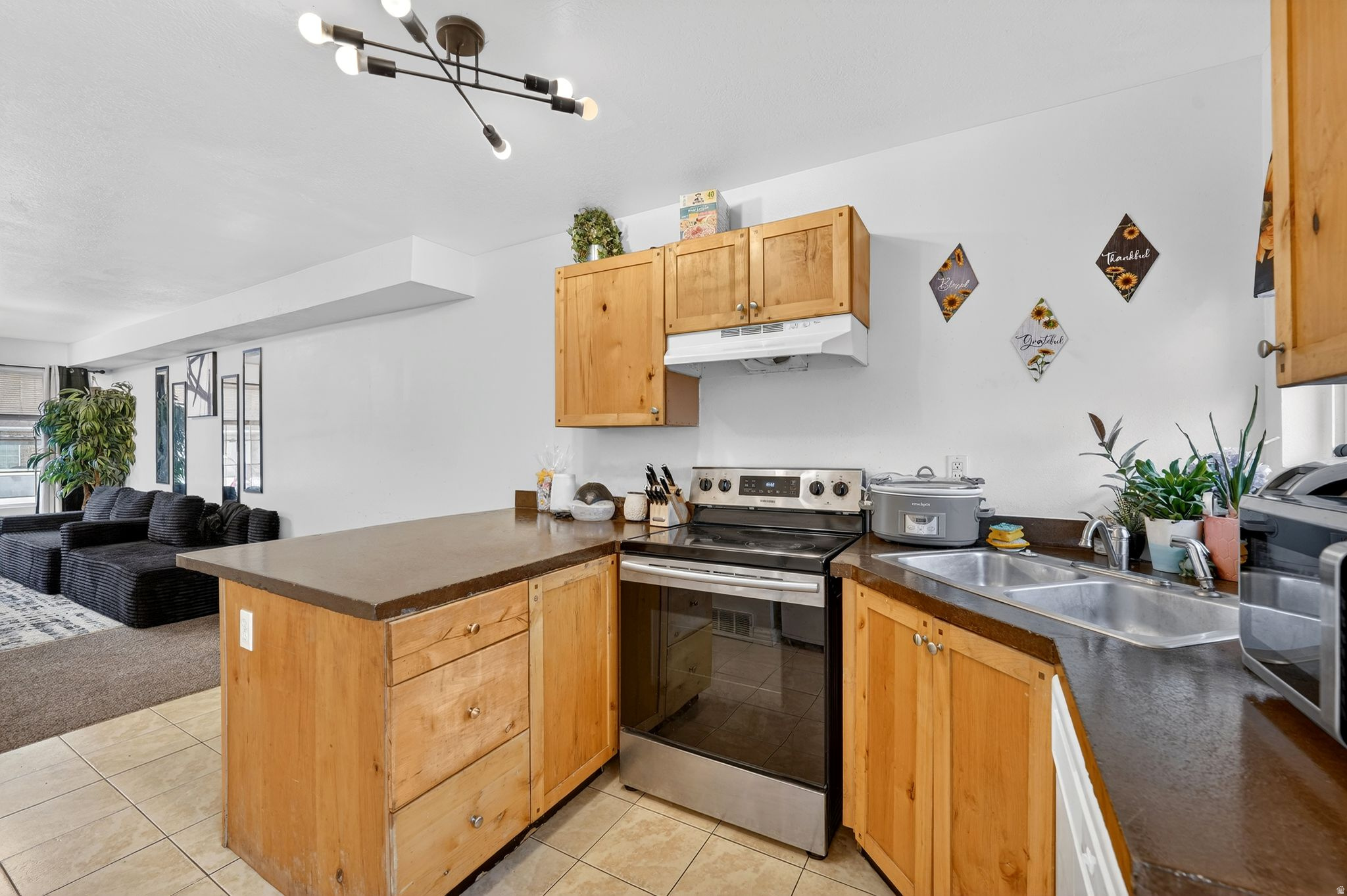 TOWNHOUSE ESTATES - Residential Income