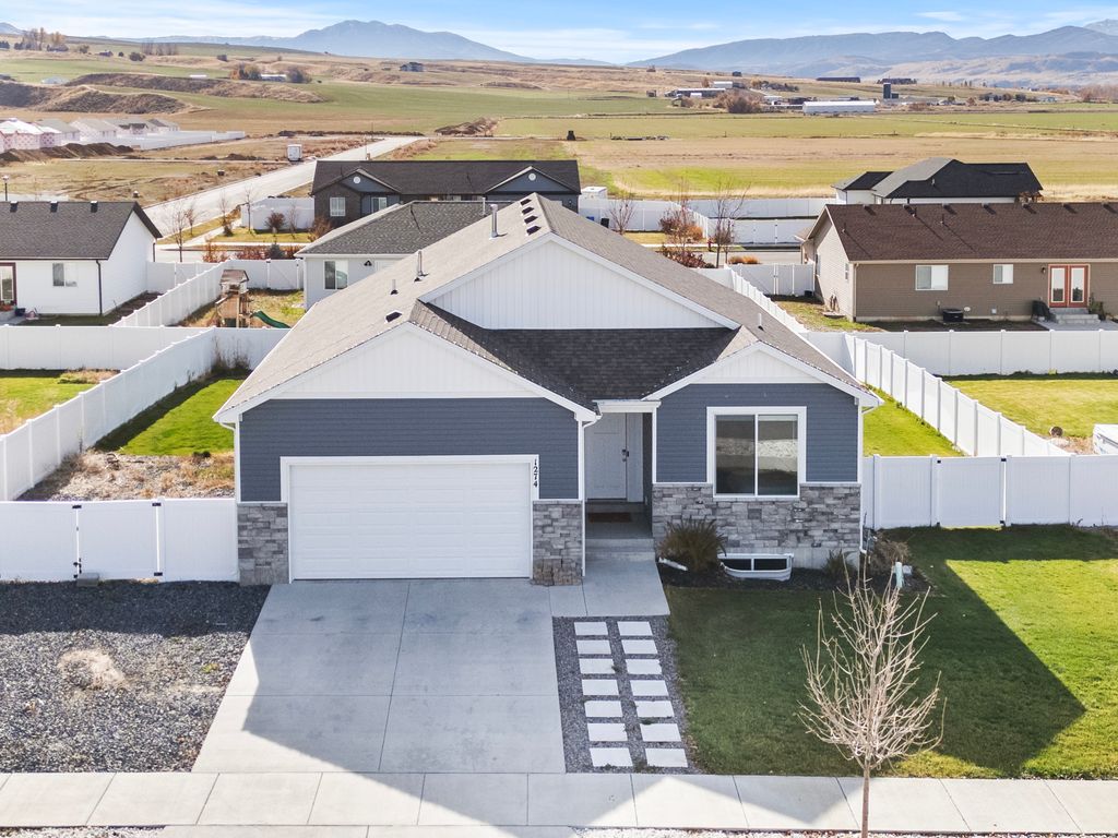 Photo of 1274 E 480 S, Hyrum, UT 84319 (MLS # 2128570)