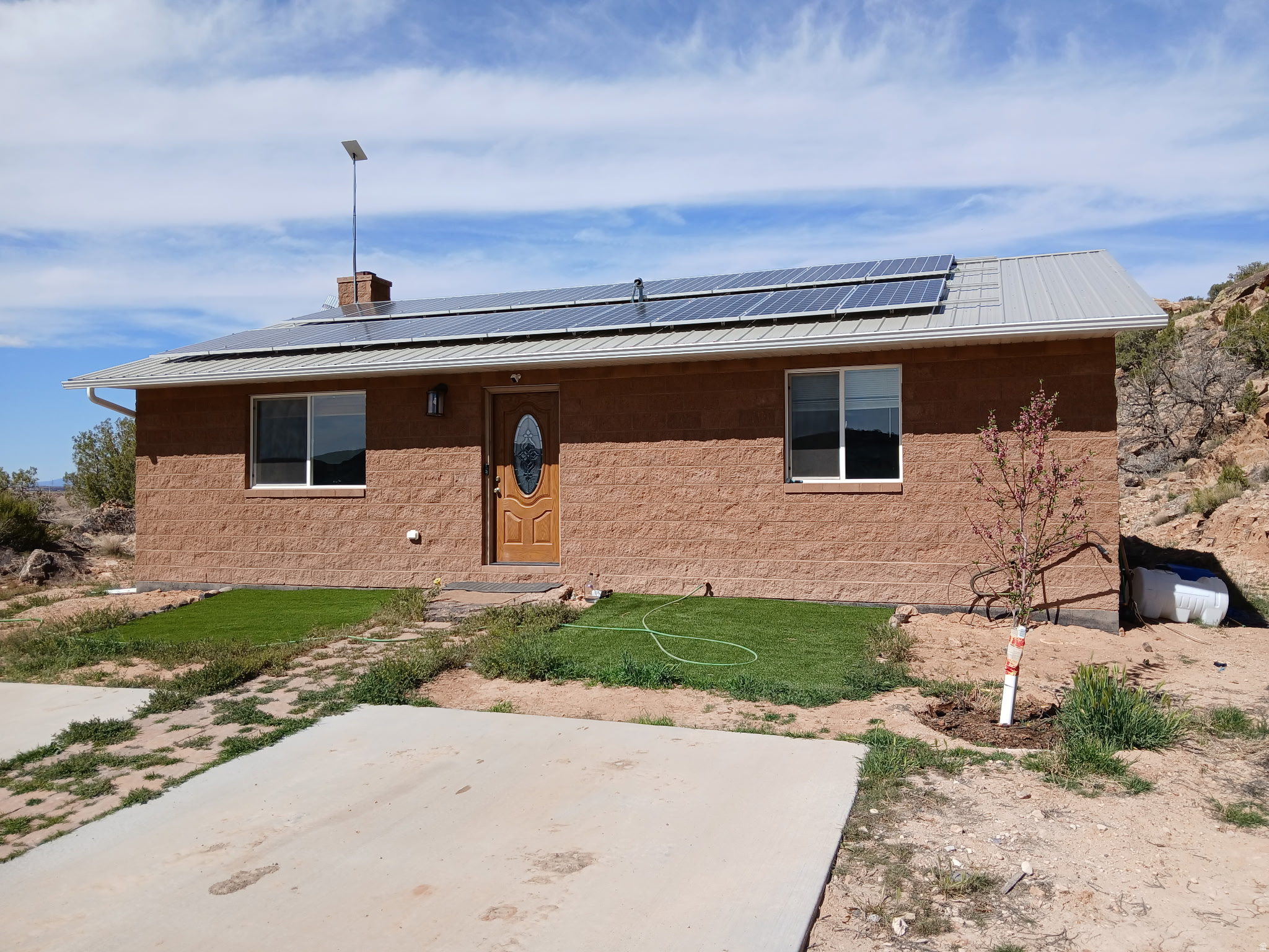 Main image without alt text