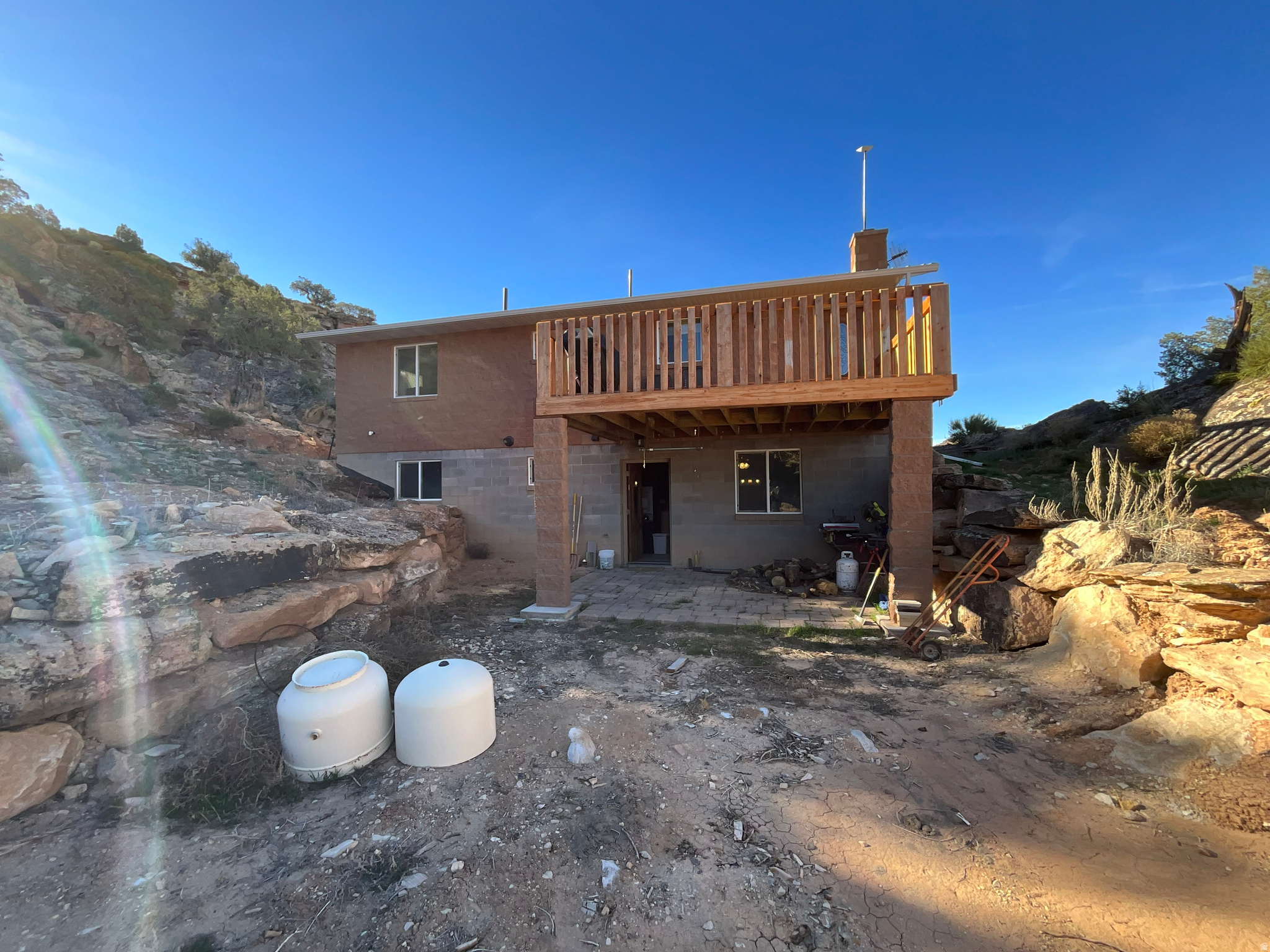 Main image without alt text