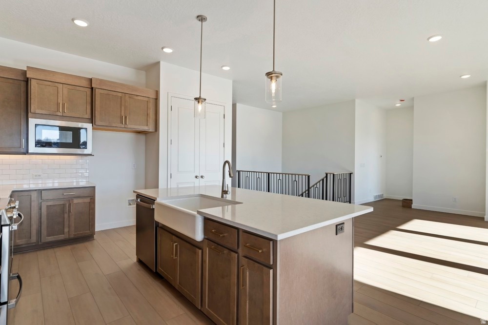 EASTRIDGE PARK - Residential