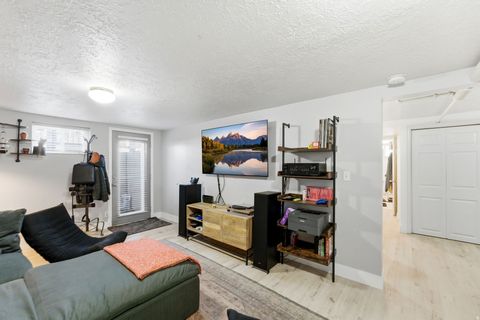 Tiny photo for 1420 N MAIN ST, Bountiful, UT 84010 (MLS # 2131362)