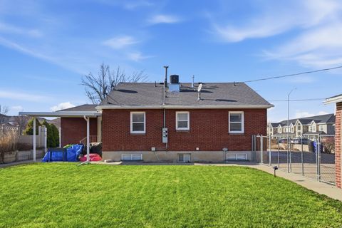 Tiny photo for 1420 N MAIN ST, Bountiful, UT 84010 (MLS # 2131362)