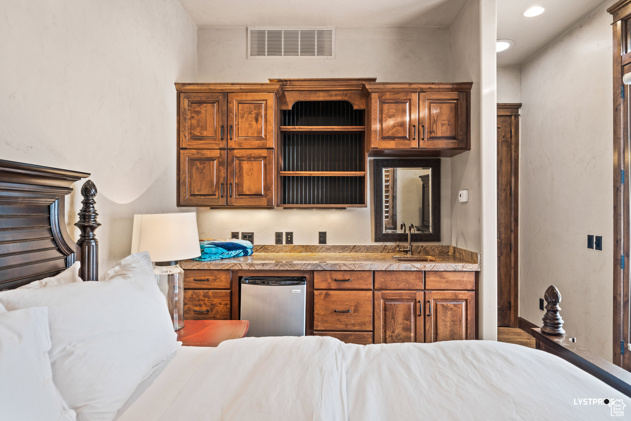 SHADOW MOUNTAIN TOWNHOMES - Residential