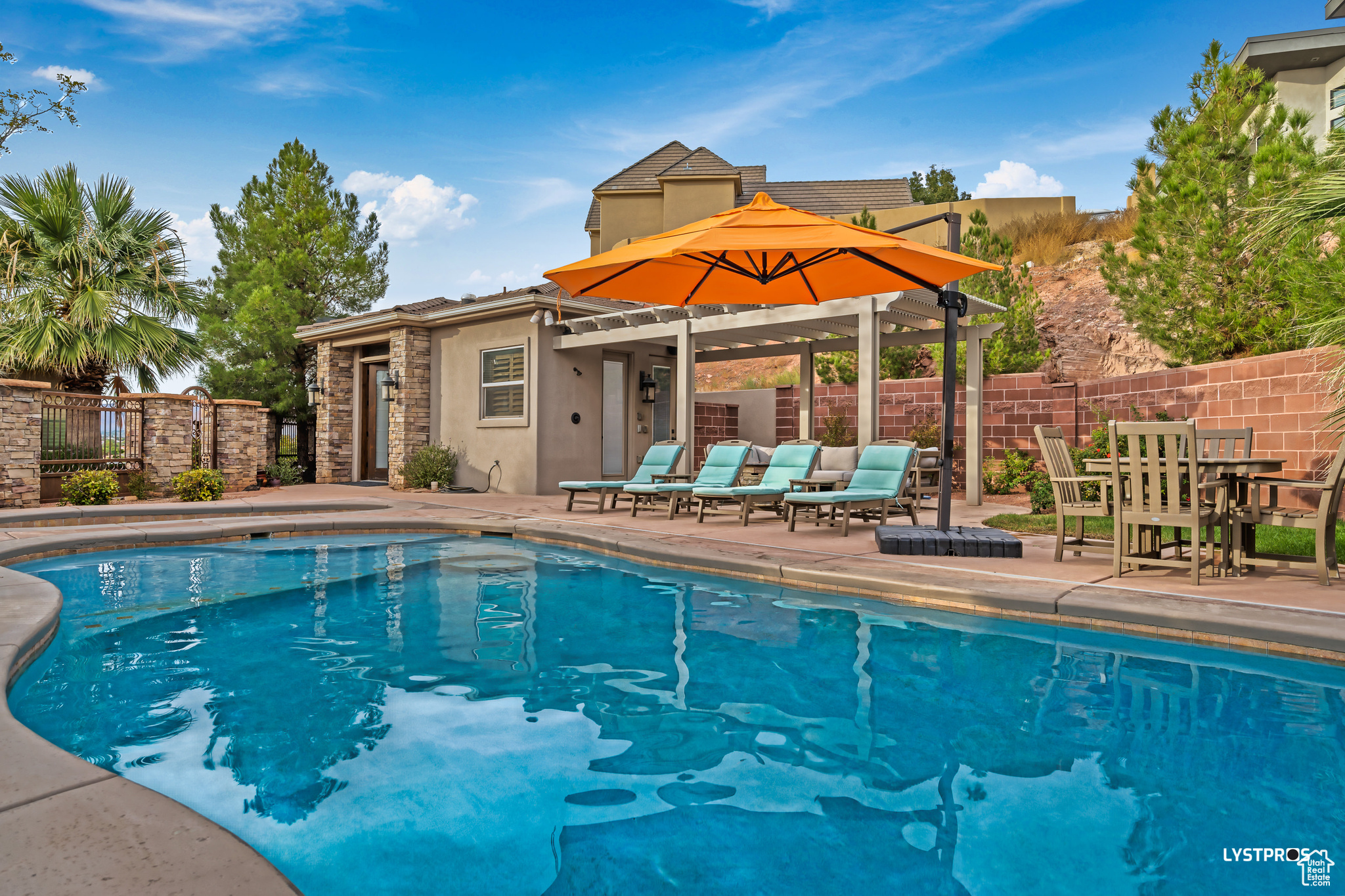 SHADOW MOUNTAIN TOWNHOMES - Residential