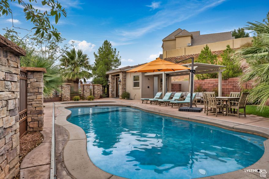 1/12 Co-Ownership Opportunity - Only 1 Share Available! Enjoy 4 weeks per year in this spacious home that sleeps 17+, featuring a private pool, hot tub, fire pit, and outdoor patio. Includes a separate casita with full bath and kitchenette - perfect for guests. Home comes fully equipped with electric bikes, foosball table, ping pong, and indoor shuffleboard. Soak in breathtaking views of Green Valley and Sunbrook Golf Course. Annual dues of $3,200 cover all home expenses.