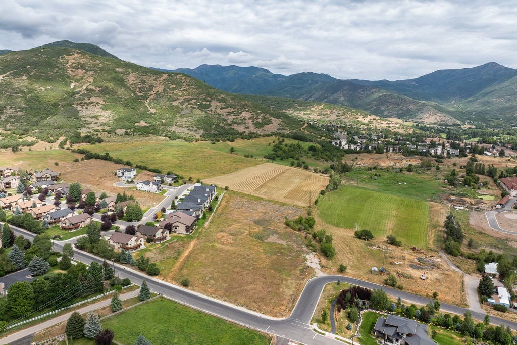 Photo of 950 SWISS ALPINE RD, Midway, UT 84049 (MLS # 2180800)