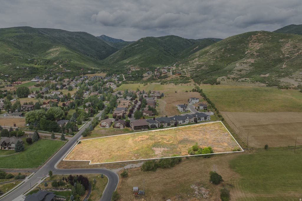 Photo of 950 SWISS ALPINE RD, Midway, UT 84049 (MLS # 2180800)